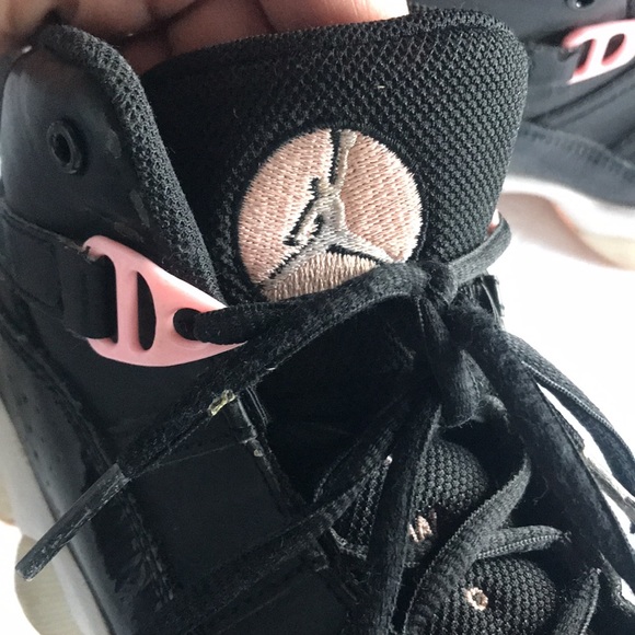 Girl’s Jordan Six Rings Basketball Shoes - Picture 2 of 10